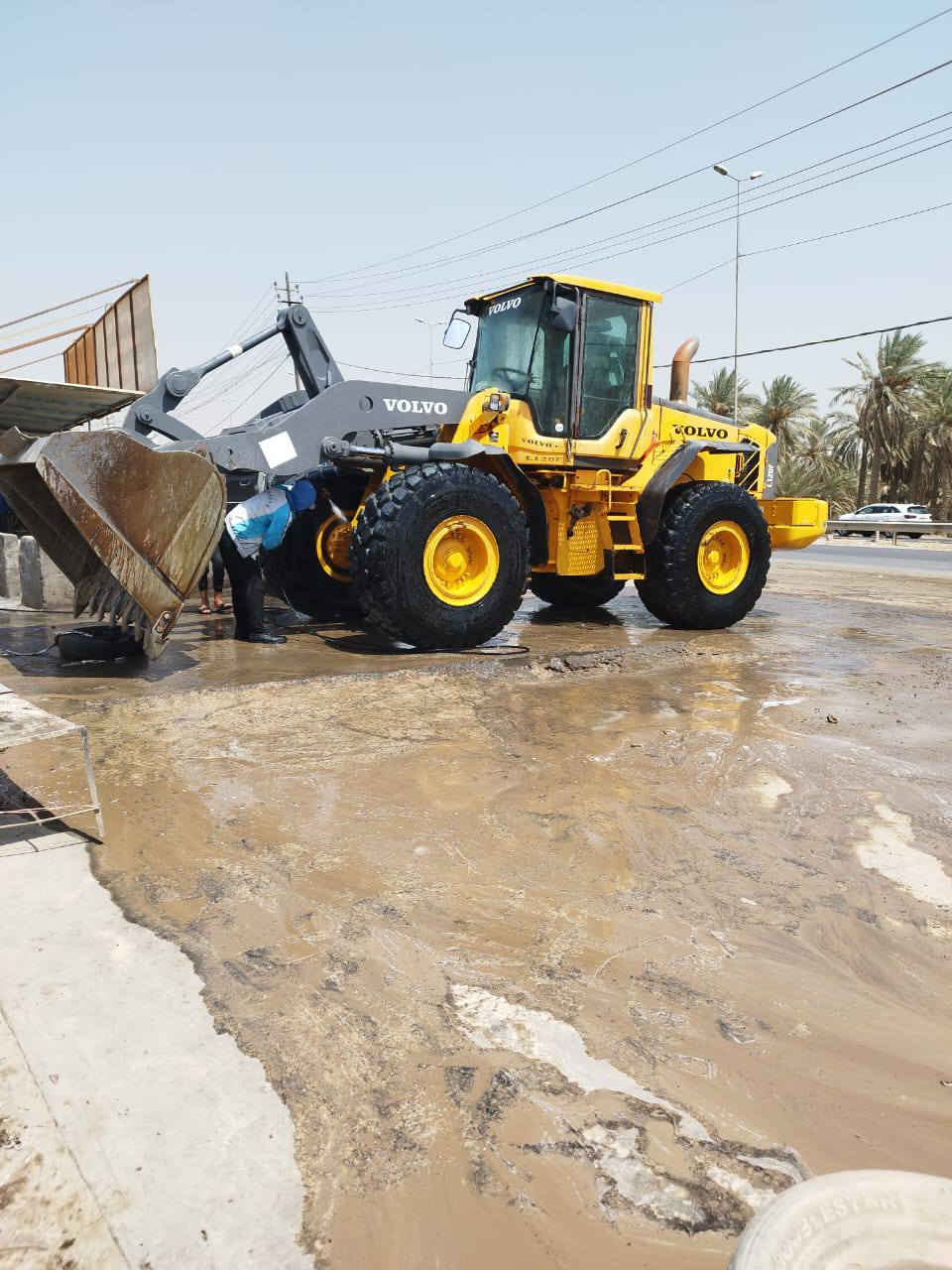 شفل اللبيع فولفو موديل 2010حجم120Fمكينه شرط بلاد تخم تاير ***********
