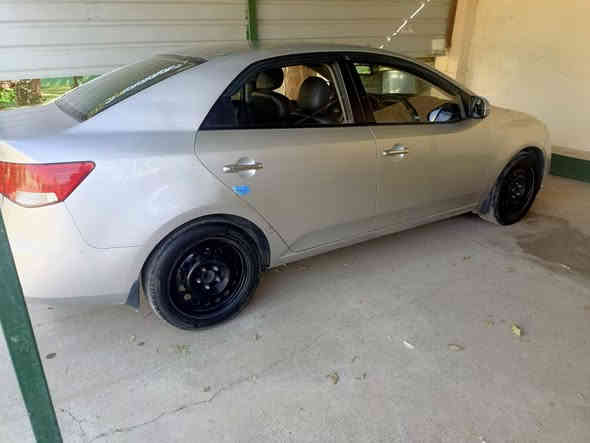 كيىة فورتي موديل 12ادوات كص جنطة مع لوحات سيارة جاهزة وحلوة فول فقط تنتة ماكو تدفئة بل كشنانة نضام ايكو تقليل صرف الوقود تحكمات اشاير مري هواية كير محرك صدر كهربائيات تبريد تدفئة سيارة جاهزة وشوف العين يبري الذمة السعر 43مع الوحات المكان بيجي ناحية الحجاج البطعمة للستفسار ***********
