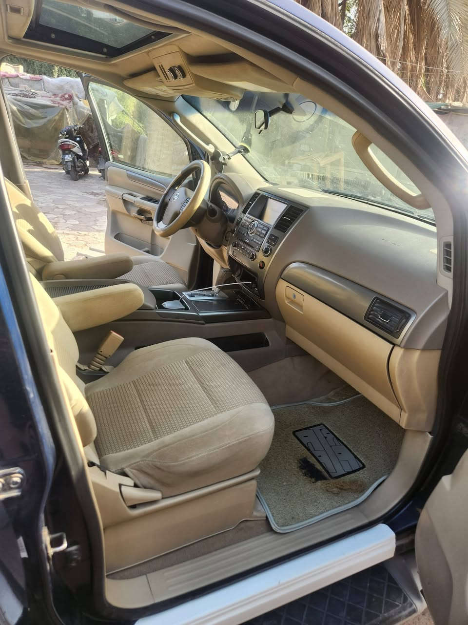 السلام عليكم  نيسان ارمادا للبيع 2008وارد خليجي فول واحد على واحد فتحه سقف اخوان السياره جديده فوك ما تصورون سيارة مصبوغة عام للجمالية وشرط بدون معجون وسونرها موجود أو آنتو تسوولها بكيفكم والباقي كله مكفول والسيارة جديده جدا 
السعر 115 وبيها مجال بسيط وبل عافيه عل ياخدها 
للاستفسار ***********
