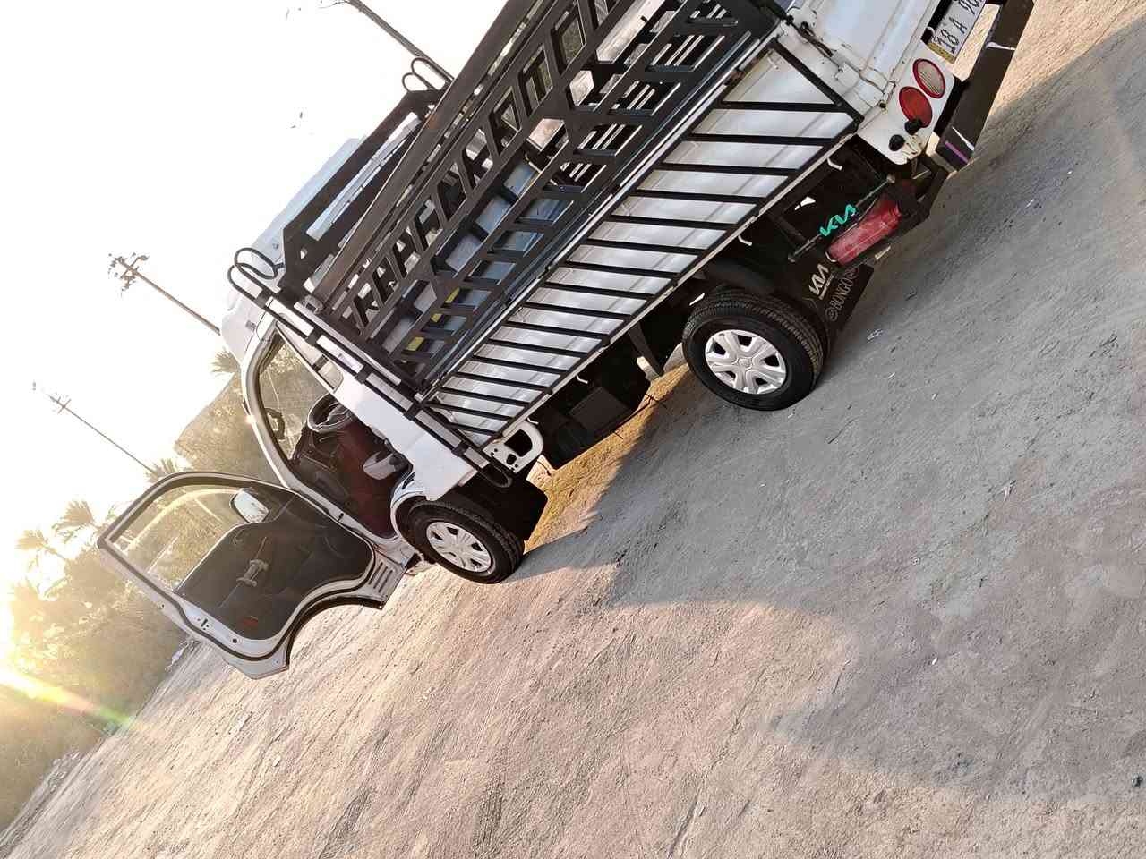 سيارة كيا حمل مديل 10
سياره بكيت مانت الله بس اليدور نضيف يخابر ويبشر
رقم بابل  
سيارة كفالة عامة من التبديل والضربة
سيارة جديده ما متعوبة 
مكينة مكفولة شرط برغي ما مفتوح بيها ثاني يوم تحويل بسمك
رقم شاصي واضح جداً
شاصي مكفول 
تبريد وتدفئة كلها شغالة وضع شركة
تخم تاير جديد 
كهربائيات كلها شغالة 
 للاستفسار اكثر ***********
