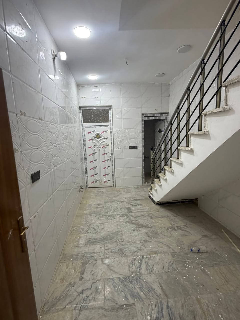 مشتمل اللاجار الشعب خلف سوك شلال ٥٠ متر استقبال
وخدمات ومطبخ وحمام فوك بي غرفتين نوم مال عائله 

زغيره السعر ٥٠٠ الف قفل

 معروض بمكتب الكناني ***********
