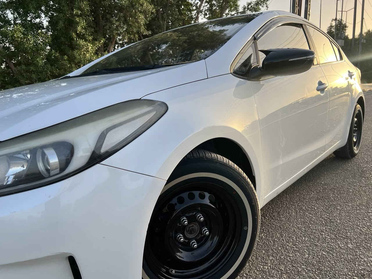 السلام عليكم سيراتو موديل 17 رقم اربيل محرك 1600 موصفاته عاديه معروفه تحكم جهتين اشاير بلمري تخم تاير جديد حداديه جديده مكينه كير كوله بشرط بيه باب الوره بيه بارد  مكاني نجف السعر 130 وبيه مجال قليل رقم موبايل ***********
