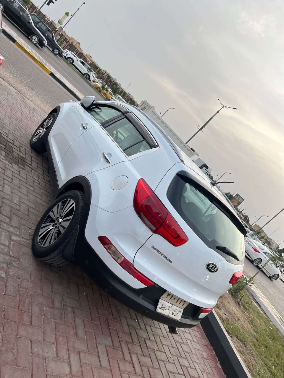 كيا سبورتج 2015  البيع 
السعر 148مجال بصيط كلش 
كفاله عامه عده شبر بل باب العبري صبغ
محرك 2000 دوش استخدامي الشخصي صارله 6 سنوات عدي ماشيه 130 الف 
جديده وجهزة 
 السيارة اربيل منتهيه بسم شركه 
حساسات خلفية 
 تحكمات ستيرين مع مثبت سرعة 
تبريد وتدفئة ممتاز
تحكم مراية كهربائي 
اطارات جديدة
باتري جديد
 5 ويل كب 
العنوان البصرة جمهورية 
الاستفسارات ***********
وات ساب *********** البصرة, العراق
