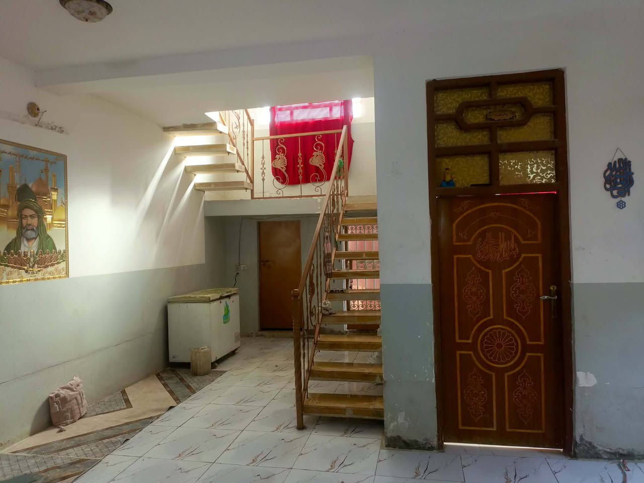 السلام عليكم بيت للبيع مساحته 250 العنوان. يم سيد جواد متكون غرفتين وحده فوك وحده جوه صحيات داخل وخارج  البيت كامل للاستفسار الاتصال على الرقم التالي ‏‪***********‬‏ خاص
