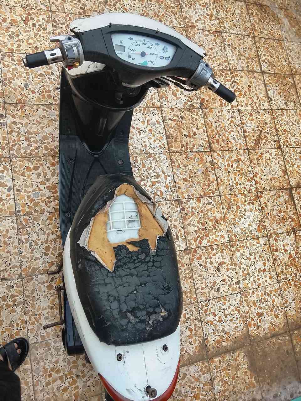 السلام عليكم دراجه عصفوري للبيع الدراجه قبل 3ايام من مجفتينهه الدراجه كلش حلوه دبلات جدد كابريته جديده تايرات جدد مانقصه شي حلوه الدراجه يرادله ترتيب بسيط السعر 200وبيه مجال قليل رقم الهاتف ***********
