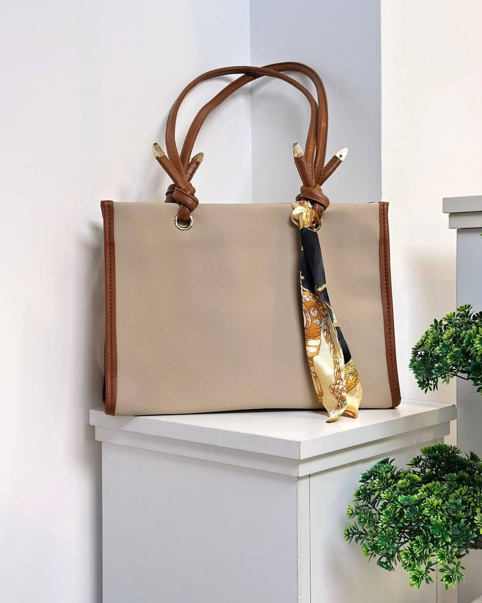 جنط نسائي 
سعر المفرد 10 آلاف دينار
سعر الدرزن 84 ألف دينار
قياس 23 × 33 سم 
واتس اب :***********
واتس اب :***********
