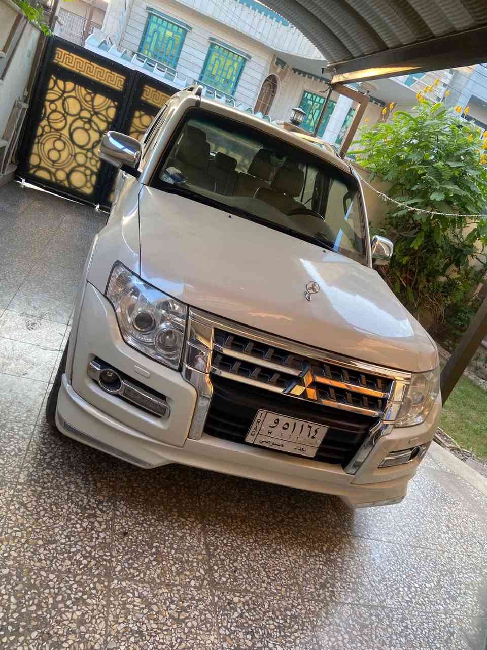 السلام عليكم 
باجيرو 2014 حبتور السيارة نضيفة كلش بيهة جاملغ ايمن نصه مصبوغ والبنيد نصه مصبوغ والجاملغ الايسر معدل بارد سيارة ماشية 126الف كيلو حقيقي مواصفاتهة معرفة الفتحة والدمام وكشن جلد كراسي الامامية كهرباء السيارة رقمهة بغداد باسمي شرط التحويل مكانهة بغداد السيدية للتواصل *********** 
السعر 165 ورقة وبيهة مجال
