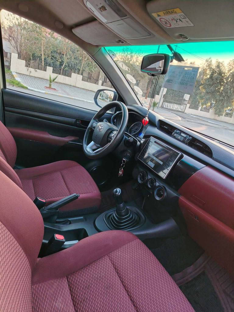 توێتا هایلوکس مودیل2017 شەریکەی SAS
سەیارەکە زۆر جوان و پاک ماوەتەوە 
184000کم ڕوشتوە 
رەقەم و ژینگەی نوێیە
یەک جێی بچووک ساردە کوتە
بەشەرتی تحویل و غرامە
***********
شوێن هەولێر أربيل, العراق
