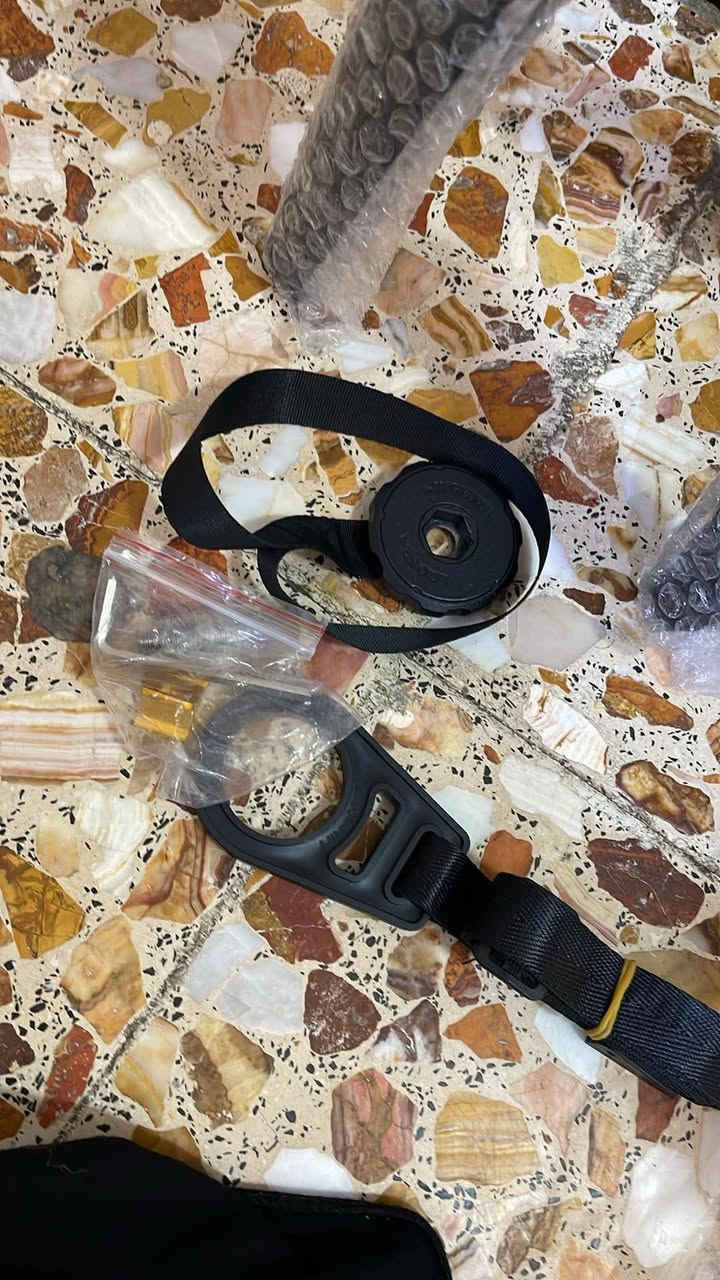 ستاند ثلاثي ويصير احادي جديد
بي بس قفل واحد مكسور موجود مابي تأثير
بدون ملحقات


**إذا كنت صاحب هذا الإعلان وتريد حذفه لأي سبب، رجاءا أرسل رسالة إلى الدعم الفني**