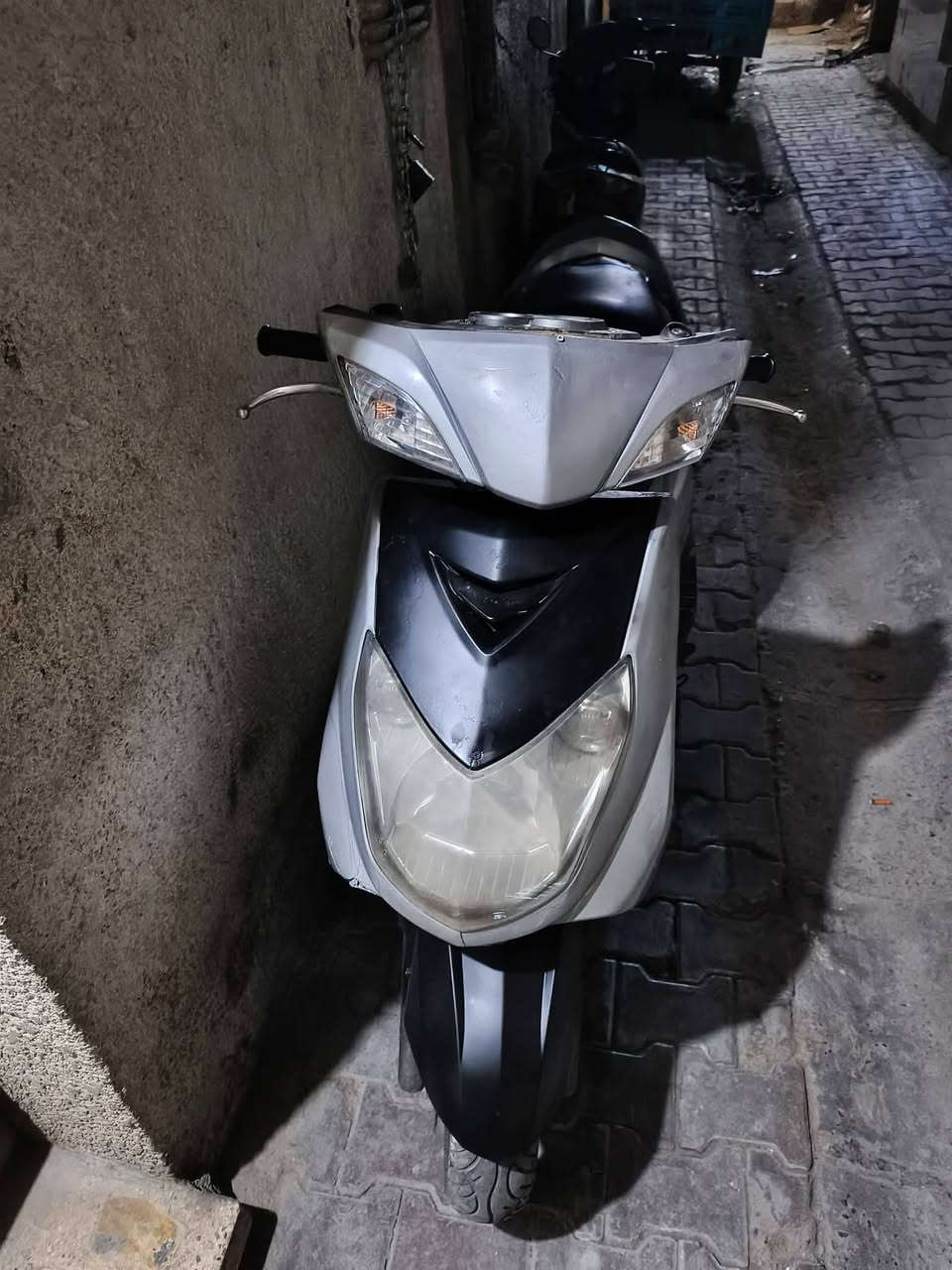 سلام عليكم 
دراجة سنكس فحل ياباني  دراجه خير من الله دراجه تغشلها وتروح ما تصلح شي وراها نكره سلف بكل وقت هندر بكل وقت دراجه نظيفه الى درجة ومثل ما تشوف كدامك زوج تايرات جديد دبلات أماميه جدد دراجه خير من الله بس تشغل وتتطلع ما ادور شي وراها  عنواني بغداد باب الامعظم السعر 550 الف 
للاستفسار الاتصال ع الرقم 
***********
