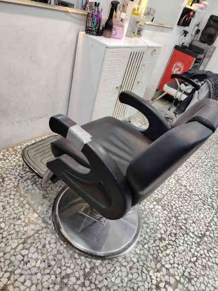 كرسي حلاقه شبح واحد كشي مابي فقط جك الصعود ونزول  عاطل. للبيع. عنوان كربلاء حي العباس***********السعر 250
