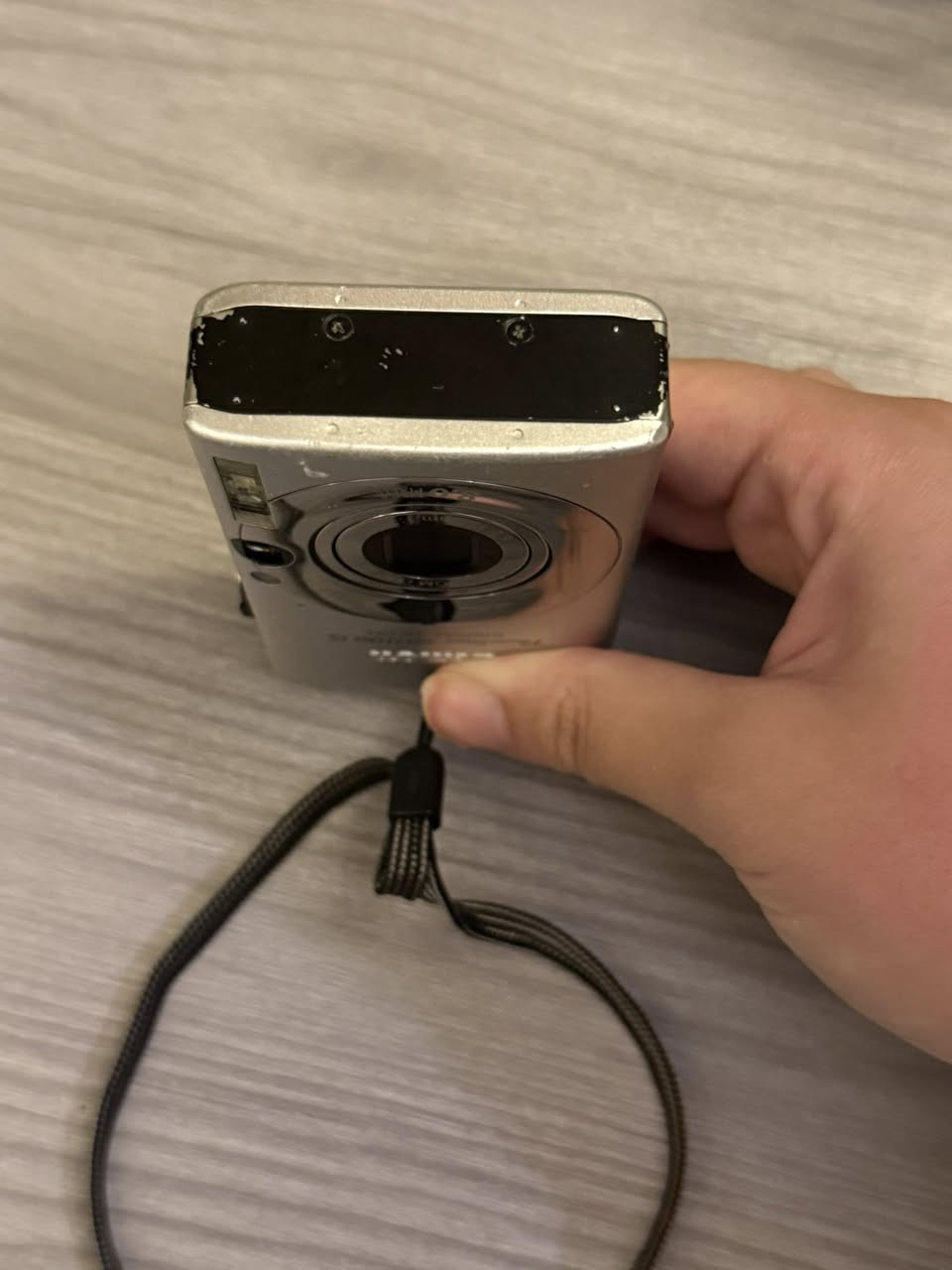 Canon powershot SD1100 IS📸
Used condition: scratches and battery door has missing parts 

Comes with everything: battery, sd card, battery charger

Works like new

Message or comment for questions


**إذا كنت صاحب هذا الإعلان وتريد حذفه لأي سبب، رجاءا أرسل رسالة إلى الدعم الفني**