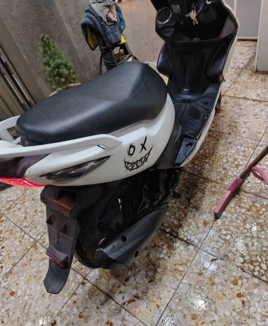 ماكس مضلع نقره سلف نظيفة مثل ما مبين بالصور دراجة. مال مشاوير ومال منطقة بس بيها  فقط ملاحضات شويه بالكفرات مالتها غير شي كلشي مابيها السعر ٦٥٠ مكاني بغداد الحرية


**إذا كنت صاحب هذا الإعلان وتريد حذفه لأي سبب، رجاءا أرسل رسالة إلى الدعم الفني**