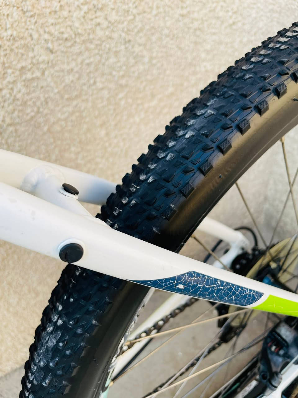 للبيع او مراوس مع جاينت rx3 او  trek fx2

MTB جاينت
ATX فئة
المنيوم بل كامل
قياس الويل 27.5
قياس الفريم 46M يناسب الى حد طول 188 او اكثر بشويه ويتحمل وزن ثكيل اكثر من
120 كيلوا
موديل حديث وايرات دفن
وياله جاينت 3 طبقات GX
ماصه للصدمات تايرات 
الشركه بعدها جديده ماركة
جاينت كتان
دبل امامي ماركة SRسنتور تحكم
خفيف وثقيل
بريكات شيمانو تكترو دسك
سيت شيمانو حديث سحب
دفع شاشه رقميه جدا سلس
مكينه خلفيه صوت طرب حديث
ماركة هايسنس برو
ستاند جاينت اصلي مثبت
حفر بل فريم
كشن ماركه جاينت بلادي
نسبة النظافه 95%
الدراجه بلاديه وغير مثبت عليها حتى واقيات الطين او
الماء مكانها مغلق بسدادات
الشركه على ايدي بل اضافه
الى باركود خاص بل دراجه
مثبت على الفريم
البيع من دون الاكسسوارات من ضمن
الاكسسوارات نضام تتبع
مخفي للدراجه في حال
السرقه 

مكان بغداد لا يوجد توصيل للاستفسار على الخاص


**إذا كنت صاحب هذا الإعلان وتريد حذفه لأي سبب، رجاءا أرسل رسالة إلى الدعم الفني**