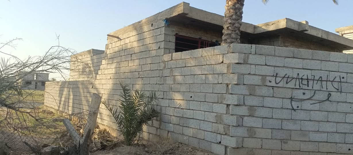 السلام عليكم
بيت هيكل للبيع مساحه (195)م قرار 117 الموقع المدائن سلمان باك مدخل قرية محمد الوسمي يحتوي الهيكل على غرفتين نوم مطبخ استقبال صاله صحيات خارجيه داخليه
كامل خدمات بيع مستعجل السعر (39) وبي مجال للاستفسار اكثر الاتصال بالرقم (***********)
