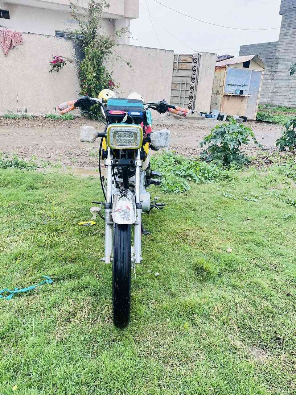 السلام عليكم دراجه 4 كير نوع تايكر موديل 2020 اوراق مابيهه نضفيه مكينه كير كهربائيات كلهه شغاله عده دبل اشاره يراد الهن كتف للبيع او مراوس حسب القناعه المكان ناحية يثرب ***********
