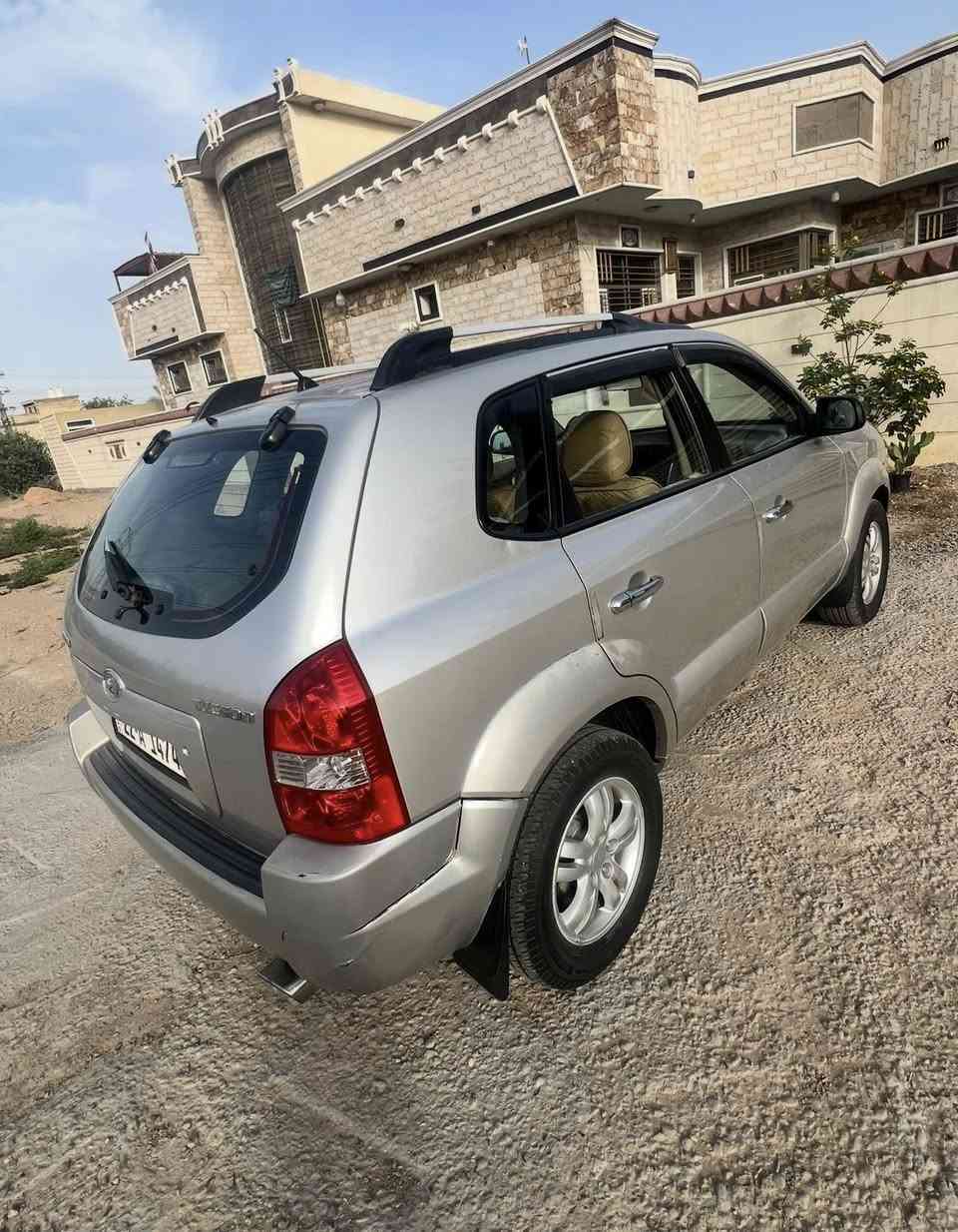 سلام عليكم
توسان 2008خليجي سياره جديده مكفوله كفاله عامه 
جاهزه من كلشي مكينه 2.0 دوش مكينه كير حداديه تخم تاير تبريد كله جديد رقم اربيل الدولي تريد تحويل تريد وكاله لسعر 105وبيها مجال للشراي 
للاتصال *********** مكان السياره كربلاء قرب لامام عون

