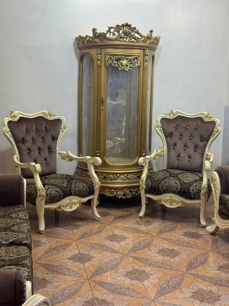 تخم زان دزاين ايطالي ١٠ مقعد نضيف جدا فول نضافه صبغ حراري *********** بغداد, العراق
