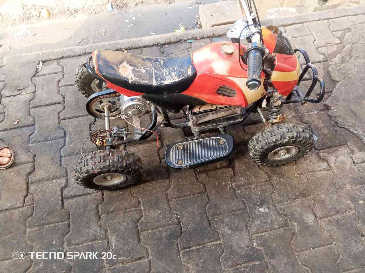 دراجه عل شحن بيها نقص بطاريه وشاحنه فقط السعر 70 الف  وبيها مجال مكان نجف حي الانصار *********** وتساب
