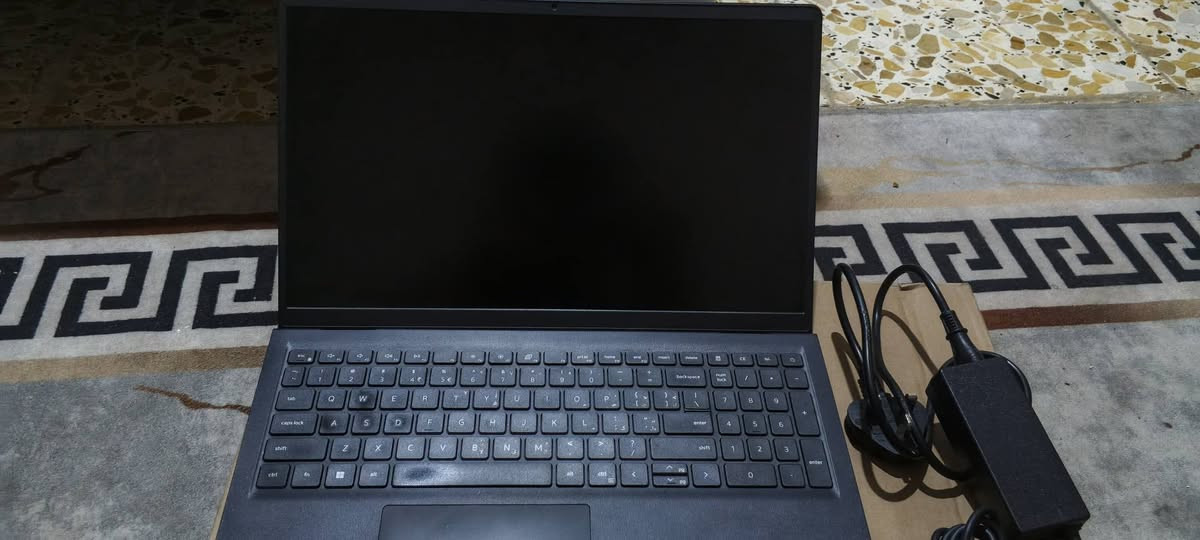 السلام عليكم ، لابتوب Dell Vostro 3520 مستخدم قليل جدا قرابه الشهرين شاحنة و كارتون موجود ، السعر 650 الف وبي مجال بسيط ، المواصفات 

GPU : Intel(R) Iris(R) Xe Graphics 

CPU : i7-1255U 12th Gen Intel(R) Core(TM) 

Memory : 16gb DDR4 2667MHz 

Disk : 1TB Lexar SSD NM610PRO 
المكان البصرة قضاء المدينة منطقة الفتحية/الساجية قرب بيت ابو علاء ، للتواصل واتساب أو رصيد *********** .
