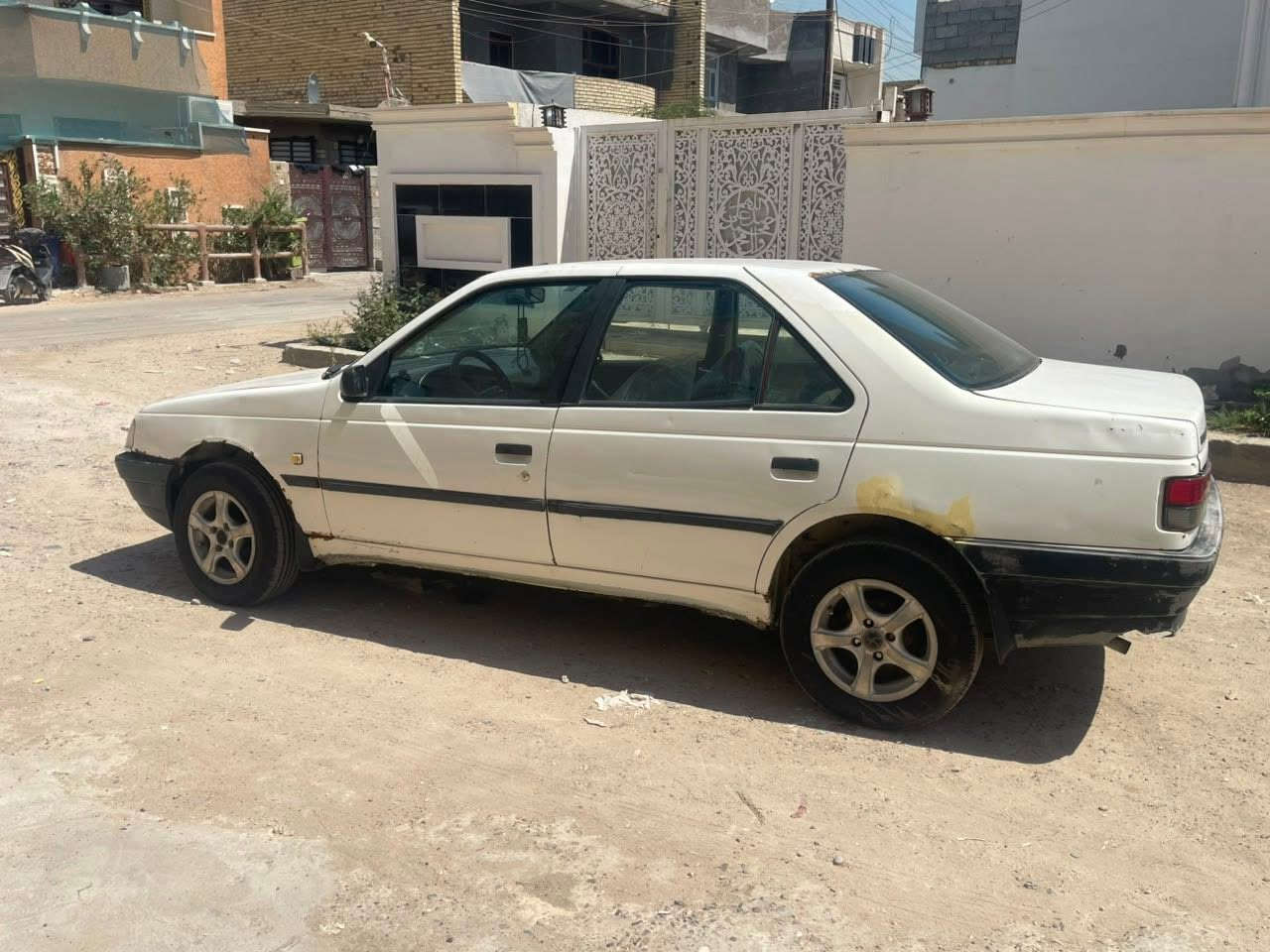 سلام عليكم بيجو روئ ٢٠٠٩ السياره نضيفه  مكينه كير تخم تاير رقم جديد رقمهة ديالى السعر ٢٢  اي استفسار اتصل ***********
