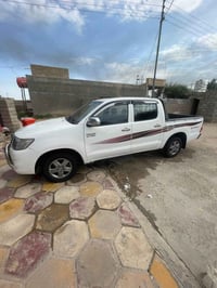 هايلوكس 2012  كير عادي للبيع كفاله عامه عدى شوي بارد باماكن  منها ..مك...