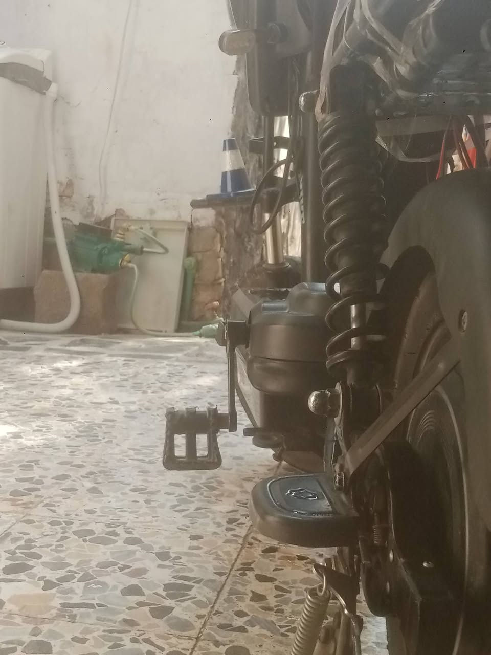 اسلام عليكم اخوان درجه نضيفه 4 باتريات جدد ما صالهن شهر من ماخذهن اصليات بس بيه ملف عطلان بس ملف عطلان كلشي ما بيه تايرات نضيفات كلشي ما بيه اتحداكم جيبولي بي عطل غير ملف نضيفه تخبل مكان حمديه شارع مصاليخ يم اسواق ابو علي لعكيلي *********** خابرو عل هاء رقم بيكم غير و تدلون رخيصه ارخص من عده ماكوو
