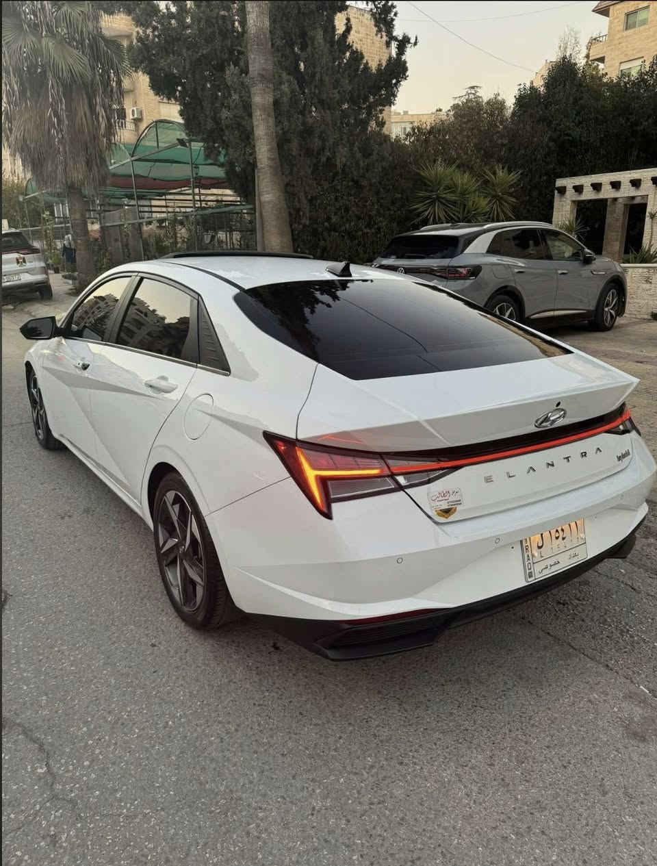 السلام عليكم النترا للبيع ووارد امريكي موديل 22هايبرد
موصفات فول محرك 2دوش 
ترهم مراوس بفورتي 
***********
