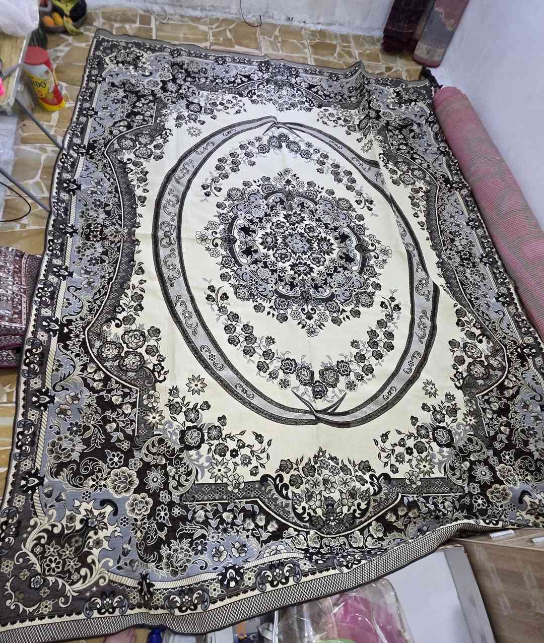 السلام عليكم ورحمة الله وبركاته...
مدة زولية جديدة غير مفروشة الطول ٣،٨٠ متر والعرض ٢،٨٠ متر مكاني الغزالية تواصل واتس اب ***********
