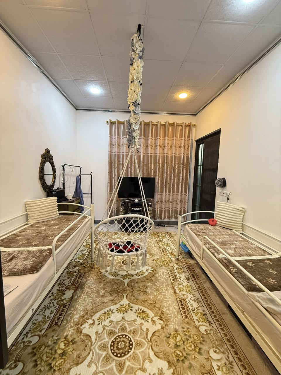 دار للبيع🏛️
________________________
الموقع : 📍
⚝ حي هيما ستي  
________________________
⚝ مساحة الدار :110
⚝واجهة 6وربع 
دار بناء مميز حديث بناء حديث ❤️‍🔥
 ________________________ 
⚝ للمزيد من الاستفسار الاتصال على الارقام التالية:
***********
***********‬
⚝نستقبل عقارتكم وطلباتكم العقارية
