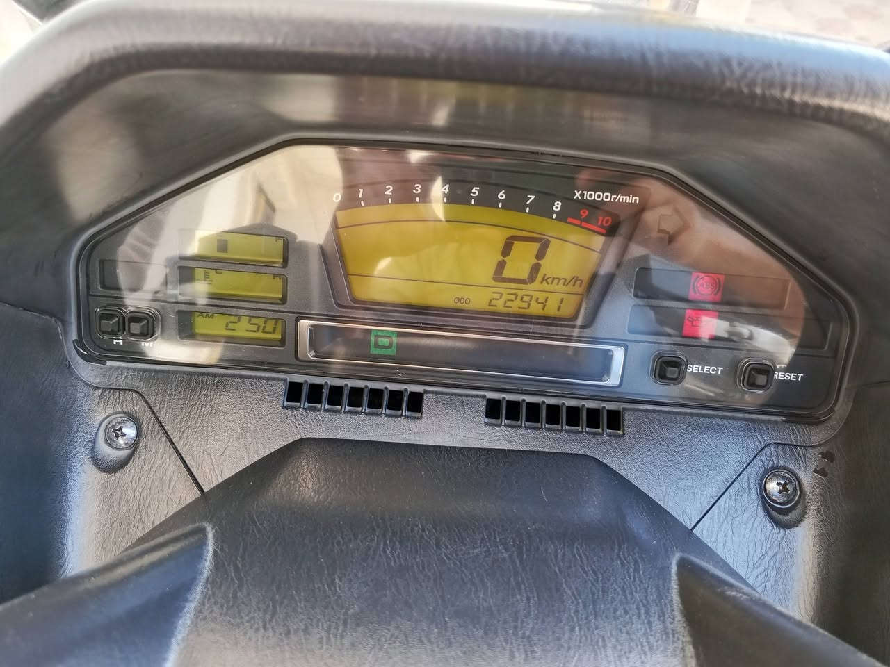 اسكاي نص الفول مراوس ب سلفر  ماشيه 22 بعدهه جديده  لون رصاصي لايت زنون عالي وناصي  لعنوان كوت  امراوس بسلفر ***********
