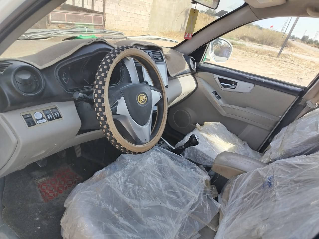 السلام عليكم تحيه طيبه،، للبيع ليفان X60 مؤديل ٢٠١٣ رقم واسط دولي سنويه مججدده لل ٣٠ كير عادي كير ومحرك وصدر وكهرباءيات وتخم تاير كله نضيف سياره بلاديه ومكفوله من الحادث والضربه والصبغ سياره نظيفه جدا السعر ٤٥ وبيهه مجال العنوان واسط الزبيديه ***********
