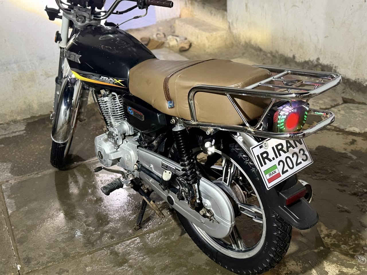 سلام عليكم دراجه سفان سونك  رقم تحويل ثاني يوم  موديل 2022طالعه بل 2023يعني مختمه 2023او معمره 2026
الدراجه خير من الله شلعه فول السعر مليون او خمسين مو شراي لا تراسل ***********
