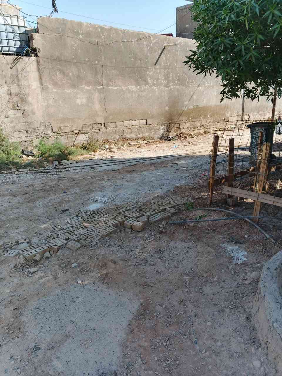 بيت زراعي النهروان قرب السيطرة شارع الملعب خط اول 230 متر ركن على شارعين طابوك مسلح كافة الخدمات متوفرة مي كهرباء تبليط شارع 12 متر وشارع 8 متر 
*********** بيه واتساب
