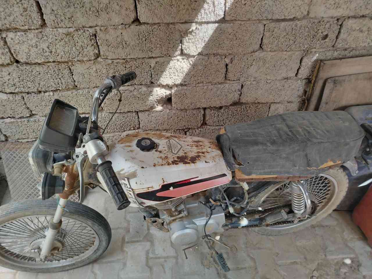 دراجه ايراني تايكر مديل 2019  الدراجه متركوكه بس من انتركت جانت تشتغل الدراجه  تجي وتشوفه  ابيعلك كوم حديد السعر 175 وبيه مجال بصيط***********
