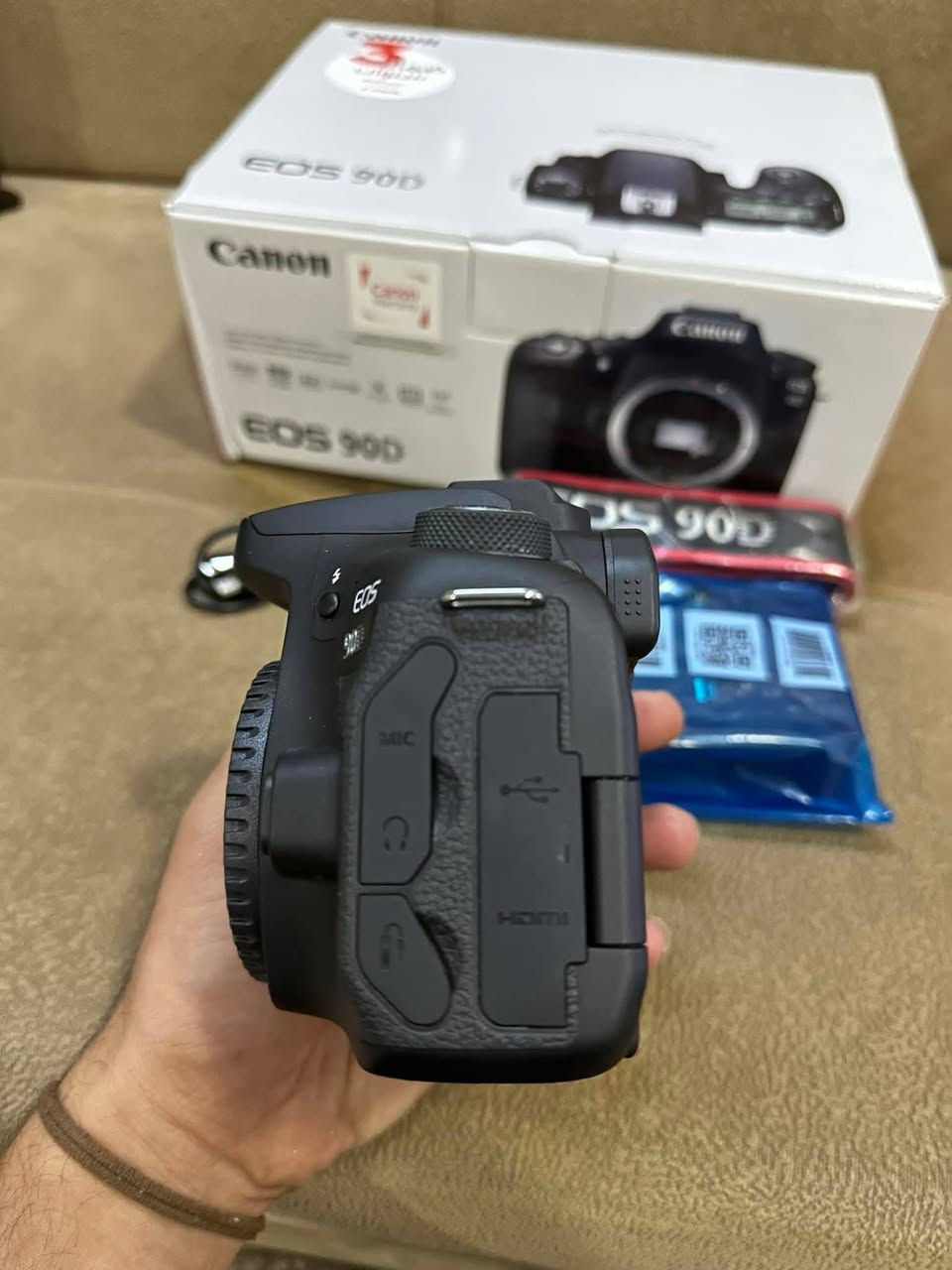 كاميرا كانون 90d مع عدسة 18_135 إصدار الثاني
نظافة/ 98%
شتر/ 15K
ملحقات/  شاحنة + بطارية + رام + جنطة كبير
سعر / مليون و 200 الف
وتساب/ ***********
