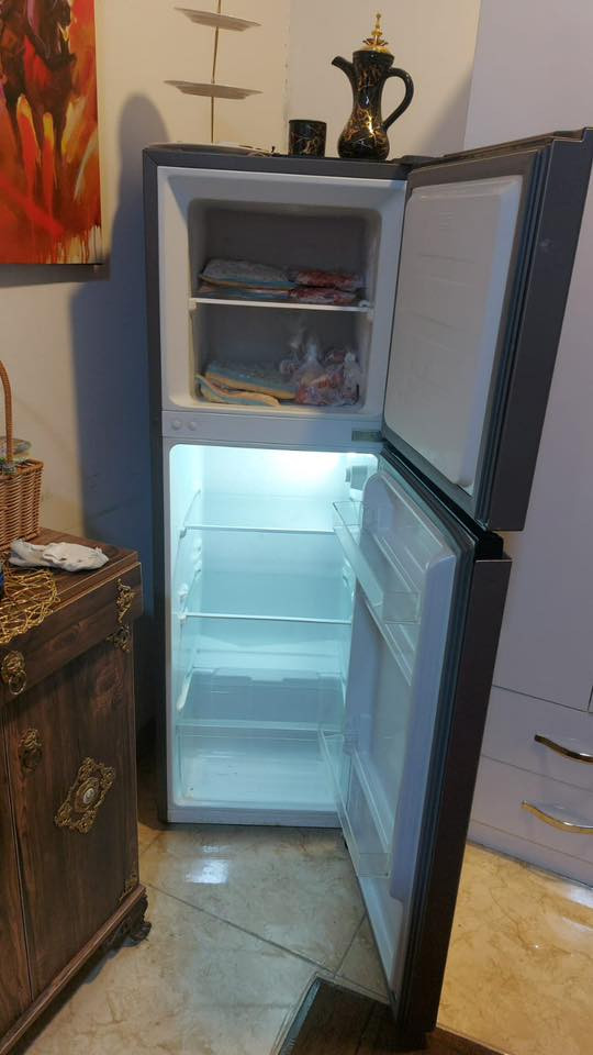 ثلاجة للبيت ماركة Hisense مابيها اي عطل ولا اي مشكلة للبيع ب250 الف للتواصل ***********
