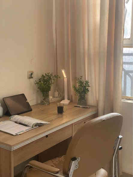 مكتب دراسي للبيع 
الحجم : الطول متر ونص.   العرض نص متر 
الملحقات :كرسي 
هديه : تيب لانك ضوء 
ملحقات: نشره داخلي بلون لاحمر 
استخدام موسم دراسي نضيف 90%
العنوان : ميسان (العماره) العرضات
السعر : 225 الف 
رقم الهاتف : ***********
متوفر واتسات عمارة
