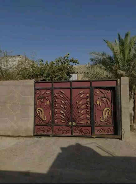 بسم الله الرحمن الرحيم اسعد الله اوقاتكم احبتي يتوفر لدينا بيت للبيع طابو زراعي عراقي تحويل مساحة 500 متر البيت قاطين يتكون من 4 غرف وديوان وصاله ومطبخ صحيات كراج وحديقة عنوان البصره ابو الخصيب مقابيل حي بغداد السعر 230 ***********.      ***********
