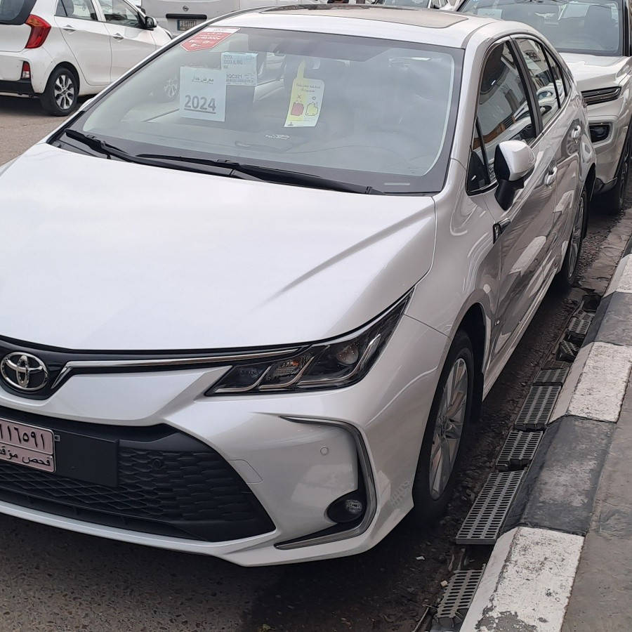 ♦️Toyota Corolla 2️⃣0️⃣2️⃣4️⃣ تيوتا كورلا ♦️

🔸️بانزين فقط
🔸️خليجي   غير مستخدم 
🔸️محرك 1.8 لتر (1800 سي سي)، 4 سلندر.
🔸️ناقل حركة أوتوماتيك CVT.

🔸️دفع أمامي (FWD)
🔸️فتحة سقف (سلايد).

🔸️مصابيح أمامية وخلفية LED.

🔸️كشافات ضباب أمامية LED.

🔸️جنوط (ويل كب) ألمنيوم قياس 16 أو 17 بوصة.

🔸️مرايا جانبية كهربائية مع إشارات ترحيبية.

🔸️حساسات أمامية وخلفية.
🔸️تشغيل بصمة ودخول ذكي (بصمة أبواب).

🔸️شاشة ترفيه وسطية تعمل باللمس (تدعم أبل كاربلاي وأندرويد أوتو).

🔸️مقاعد جلد أو مخمل (لونين).

🔸️تكييف إلكتروني قطعتين (أمامي وخلفي).

🔸️عدادات ديجيتال.

🔸️تحكم من المقود (ستيرن) مع مثبت سرعة.
🔸️نظام فرامل ABS + نظام توزيع قوة الكبح EBD.

🔸️نظام الثبات الإلكتروني (VSC).

🔸️وسائد هوائية أمامية (عدد 2).

🔸️كاميرا خلفية.

🔸️الضمان:

ضمان وكالة ساز (SAS)  لمدة 3 سنوات أو 100,000 كم، مع خدمات صيانة مجانية. 

السعر : 29,500,000 دع

اشتري بثقه 💯 
شركة عراقنا لتجارة السيارات 
بغداد-معارض البياع شارع الرئيسي
***********
