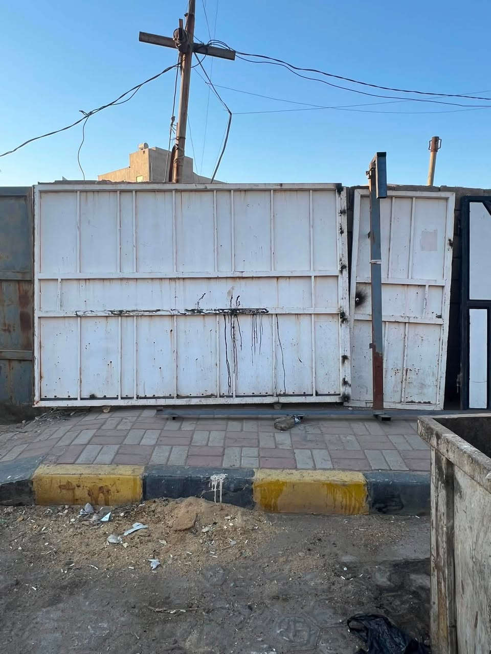 من رخصة الادمن 
يتوفر ابواب سياج للبيع كلشي موجود بالصور و يتوفر باب كندور
و سندويش للبيع 
نشتري و نبيع للتواصل خاص او على هذا الرقم ***********
