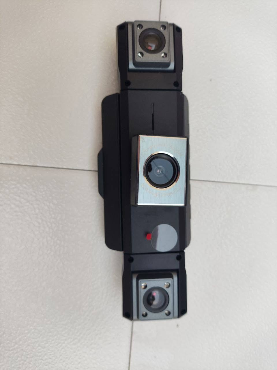 ماركه من الديج ال معروفه غنيه عن تعريف 
سعر 55 الف غير قابل لتفاوض
 تشتغل شحن
منفذ تايبسي 
مثل ما واضح بلفديو
داش كام 4 كامرات
 رئيه ليليه
 بلشعه تحت الحمراء
 واي فاي نظام تحديد المواقع 24h شاشة ركن السيارة 4 عدسة HD 1080P مسجل فيديو APP التحكمم
 
اخر قطعه باقيه


**إذا كنت صاحب هذا الإعلان وتريد حذفه لأي سبب، رجاءا أرسل رسالة إلى الدعم الفني**