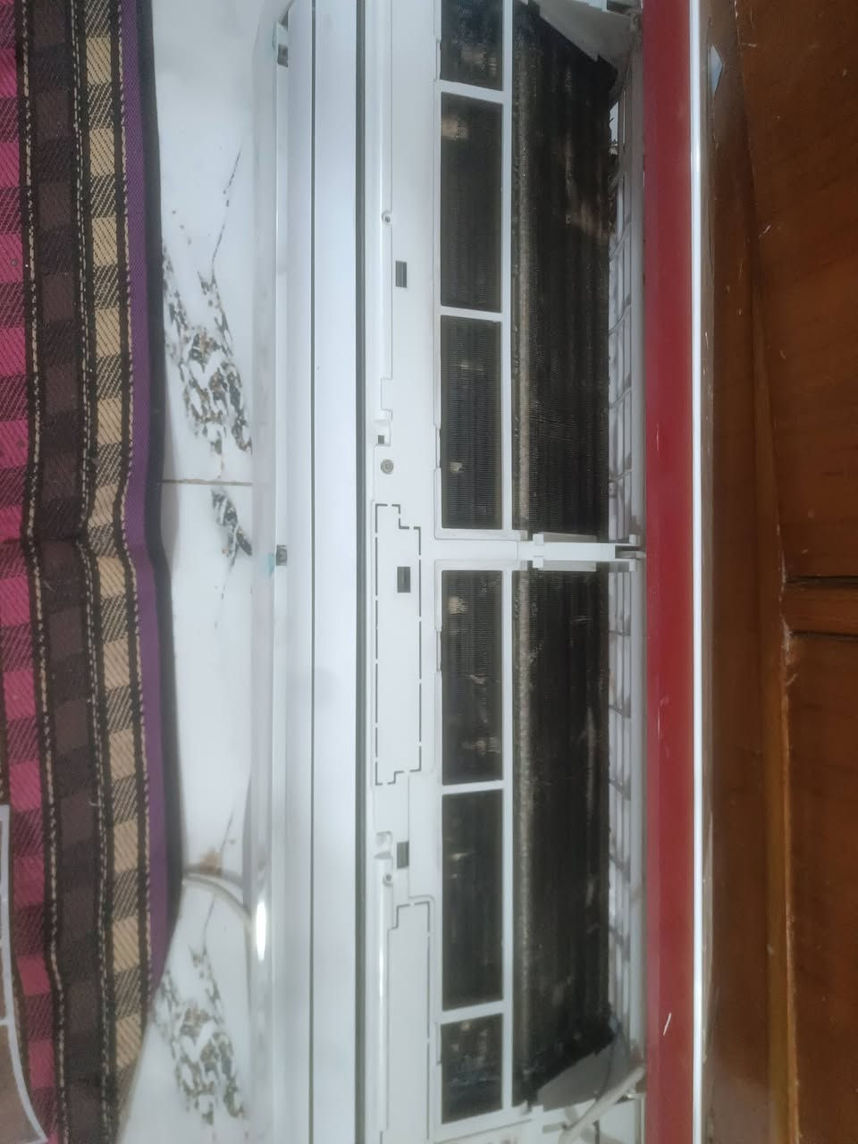 سلام عليكم قطعه سبلت بس داخليه طن ونص نضيفه وشغالا مابيه شي سعر 90 وبيه مجال  لعنوان بصره كرمه علي ***********
