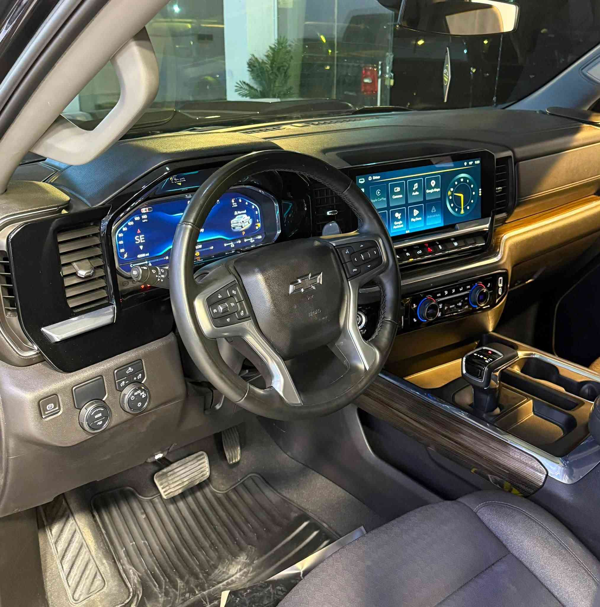 Chevrolet Silverado 
2024 LT 
V8 - 5.3L - 4x2

بسمە و شغال
شاشە و کامیرە
لایت لید
بگ لایت لید
کوشین کهرابایی
کوشینات هیتر
سوکان هیتر
رادار
باب طویل
بودی قصیر
ویل 22

42.000 mile
2 قطعە صبغ
سعر 370 ورقە

معرض ( مەدینە ) اربیل شارع ١٠٠م
***********
***********⁩⁩⁩
