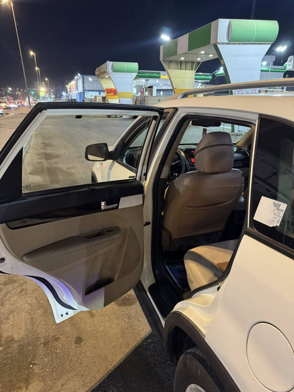 السلام عليكم
كيا سورينتـو ( خليجي ) موديل 2015

 بأسمي رقم بغداد 

مكينه  6 سلندر / 3.6V دوووش 

سبعة راكب 

نطام ايكو ( تقليل استهلاك الوقود )

ثلاث قطع تبريد منفصل 

تحكمات استيرن اعتيادية  

لداات امامي 

بردات خلفية 

الارضيه مغلفة بالكامل 

ماشيه 151 كيلومتر 

ضرر السياره جاملغ وباب امامي جهه السايق

ايرباگ ستيرن وبرده 

باقي مواصفات السورينتو معروفة ….

السعر خاص 🔴

مكاني :  بغداد / الزعفرانية
الهاتف : ***********
