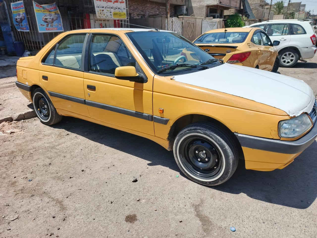 سلام عليكم بيجو لميس السياره مابيها اي ضربه بس الجاملغ الي يم السايق بي بارد تبريد ثلج محرك كير خير من الله اطلع بيها تراي وين ميعجبك السياره مطلوبه هيئه 4 اشهر واني اتفعهن السعر 37 وبيها مجال مكاني الدوره قرب خدمات الميكانيك موديل 13                                ***********
