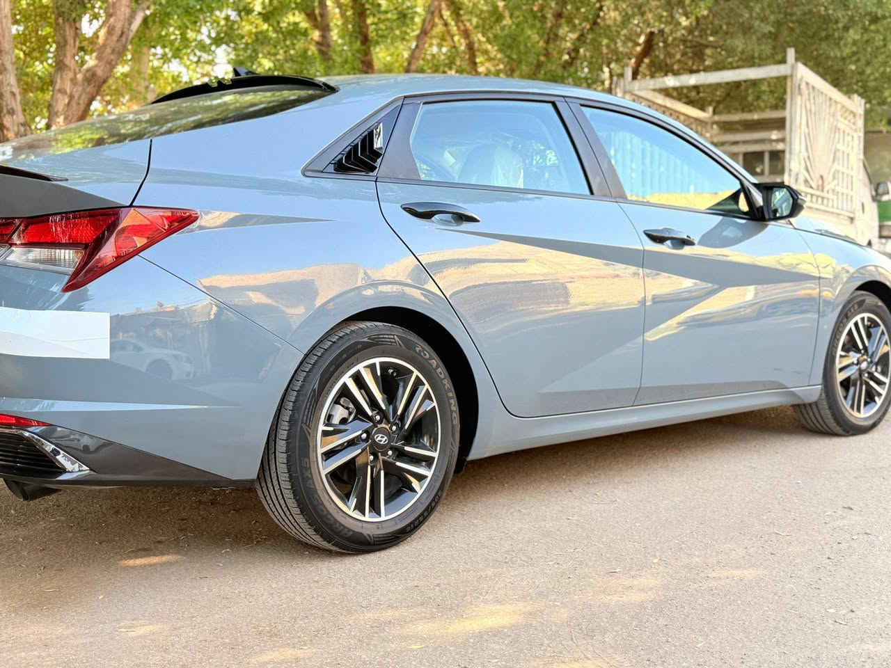 النترا موديل 2023 رقم بغداد اي قطعةبيها  ما مبدلة بيها ضربة بسيطة  بالجنطة فول موصفات بس فتحة ما بيها مكانها بغداد السعر 155 وبيها مجال
***********
