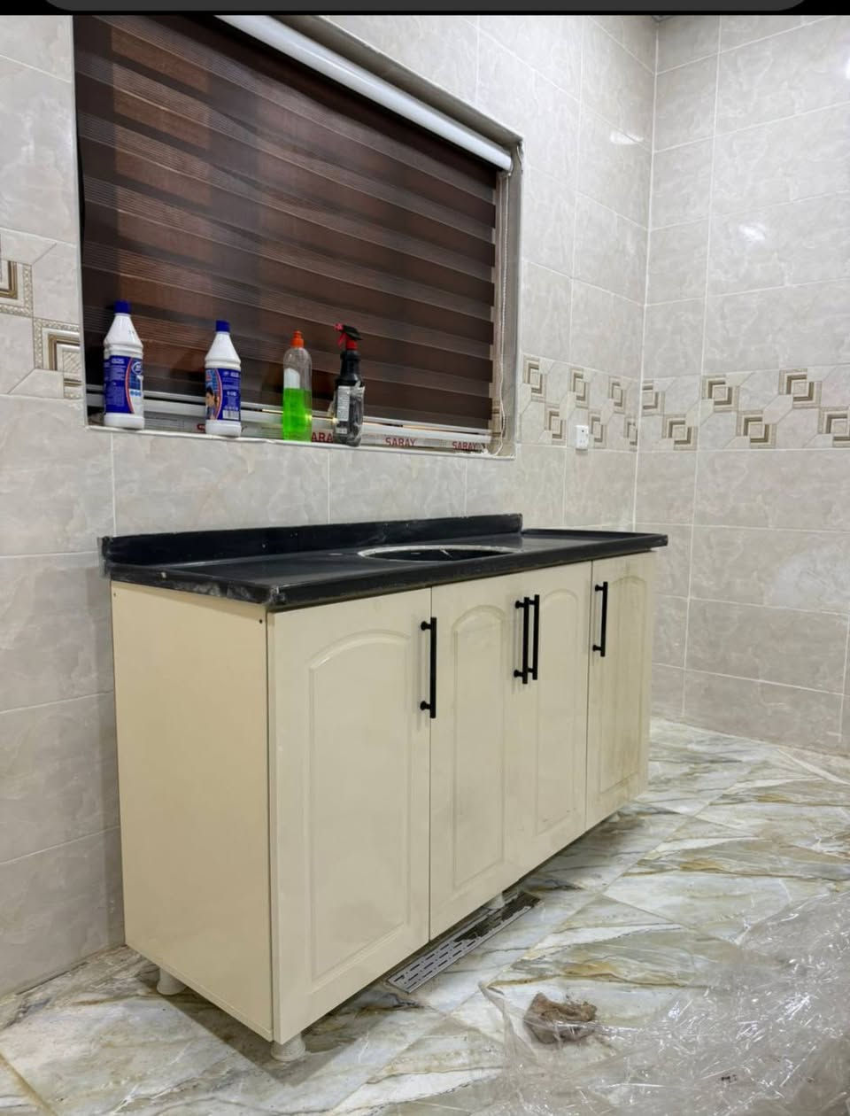 السلام عليكم عندي كاونتر جديد غير مستخدم اخذته مرهم على مطبخي اريد ابيعه حبي خشب تركي ام دي  مترين ونص عدا السنگ
السنگ متر ونص والوجه مرمر موخشب


**إذا كنت صاحب هذا الإعلان وتريد حذفه لأي سبب، رجاءا أرسل رسالة إلى الدعم الفني**