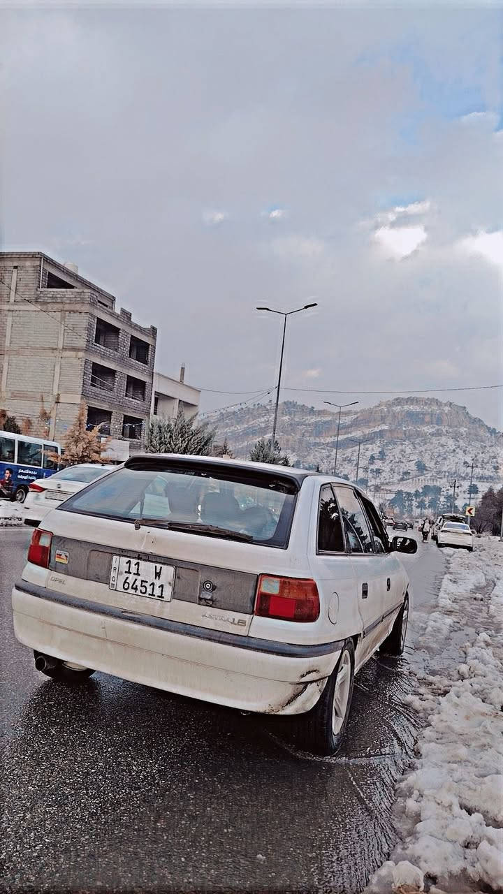 السلام عليكم 

موديل١٩٩٢ 
حجم المحرك١٨ كير ومحرك وطخم شرط 
كوبون بنزين موجود
باسمي تحويل مباشر 
رقم بغداد مشروع وطني 
بيها تبديل جاملغ وتصليح دوائر  فقط
السيارة جديده وجاهزة كلشي بيها جديد

*********** الشراي يتصل ويدلل
