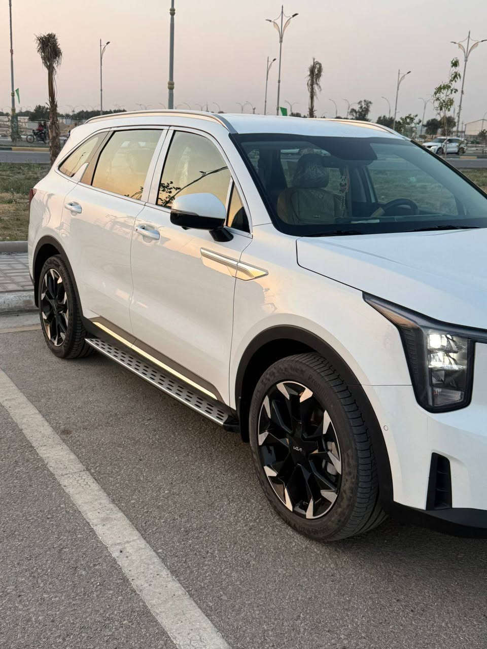 السلام عليكم سياره للبيع سيرنتو موديل 2025موصفات كامله ماعده القماره حديدماشيه 8 الف  باسمي اربيل السعر 34$ يعني 3شدات و40ورقه 
رقم ***********
مكان السياره كربلاء حي سيف سعد
